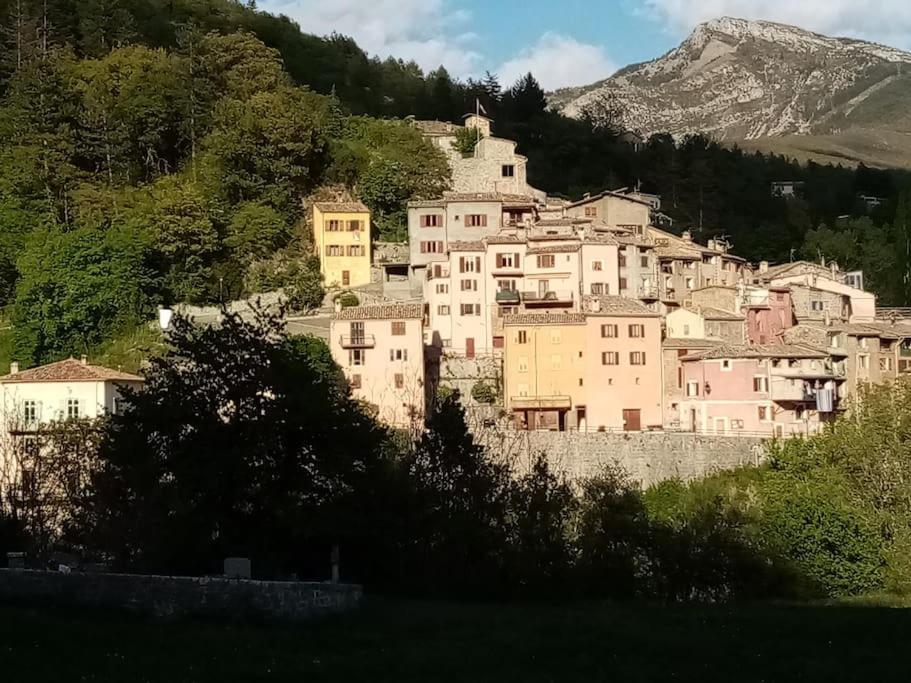 Les Deux Pentes Appartement Sausses Buitenkant foto